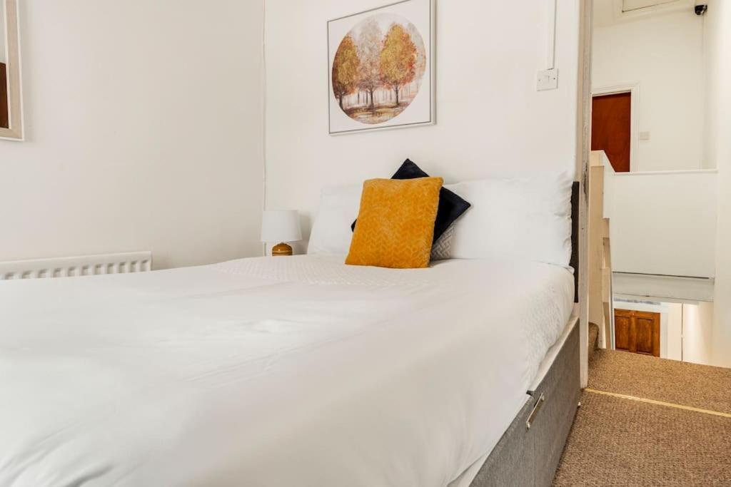 Home Near Anfield And Everton Fc With Free Parking Liverpool Exterior photo