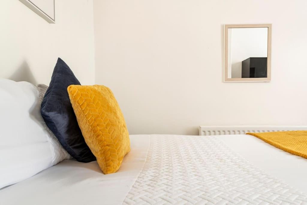 Home Near Anfield And Everton Fc With Free Parking Liverpool Exterior photo