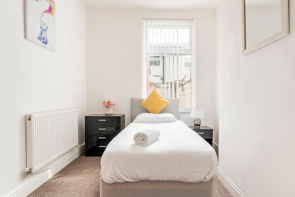 Home Near Anfield And Everton Fc With Free Parking Liverpool Exterior photo