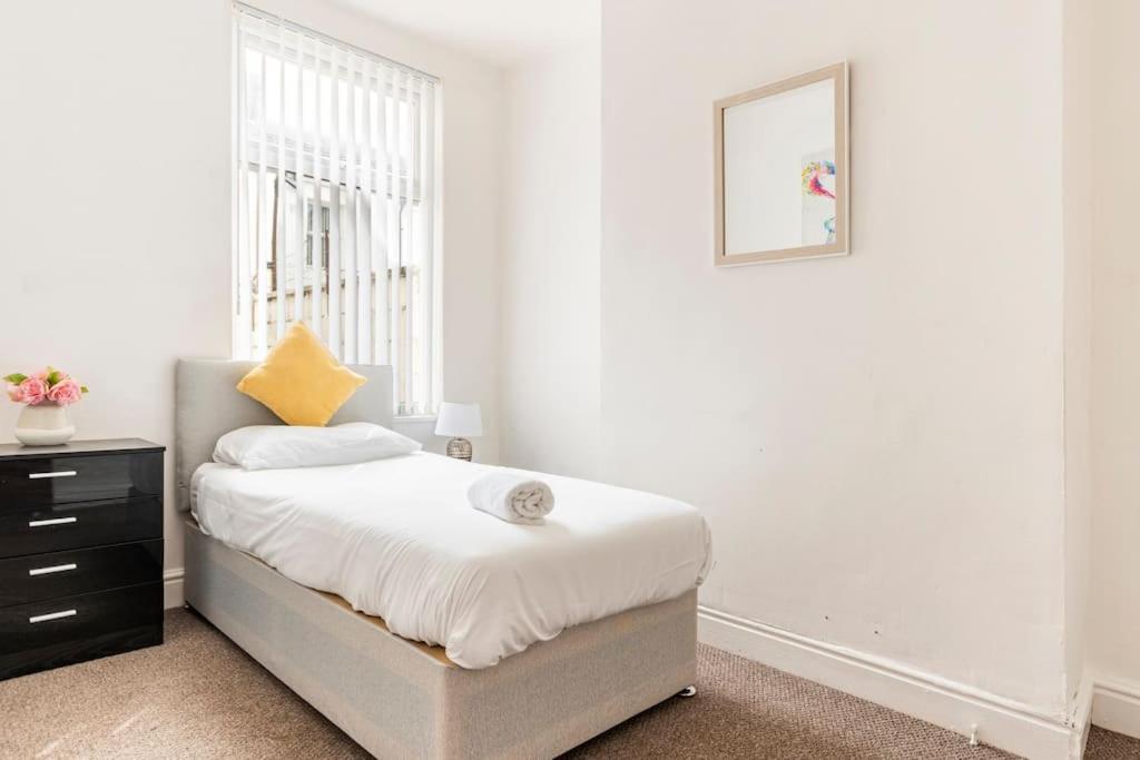 Home Near Anfield And Everton Fc With Free Parking Liverpool Exterior photo